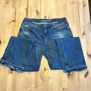 32L Cowgirl Tuff relaxed fit jeans.